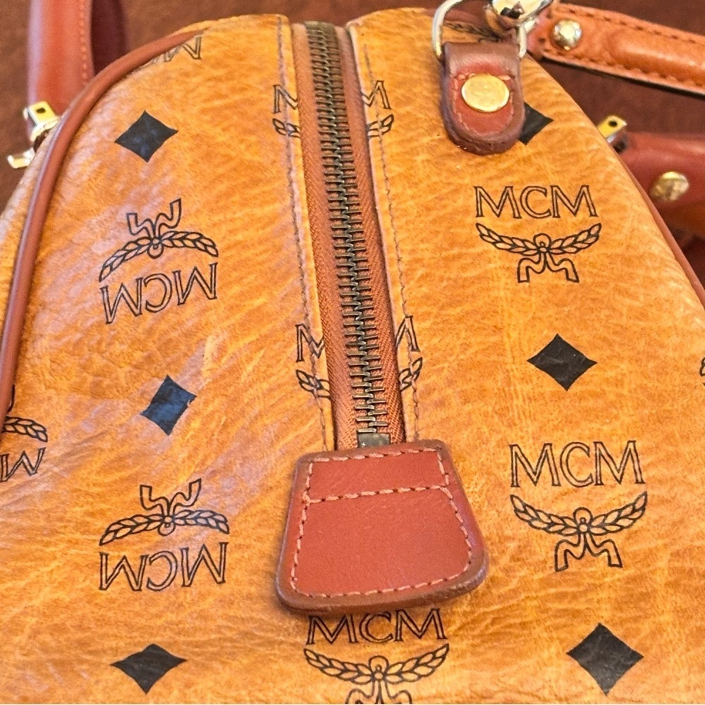 MCM AUTHENTIC EUC BOSTON ICONIC MONOGRAM LOGO CROSSBODY BAG COA & SERIAL NUMBER - Picture 9 of 13
